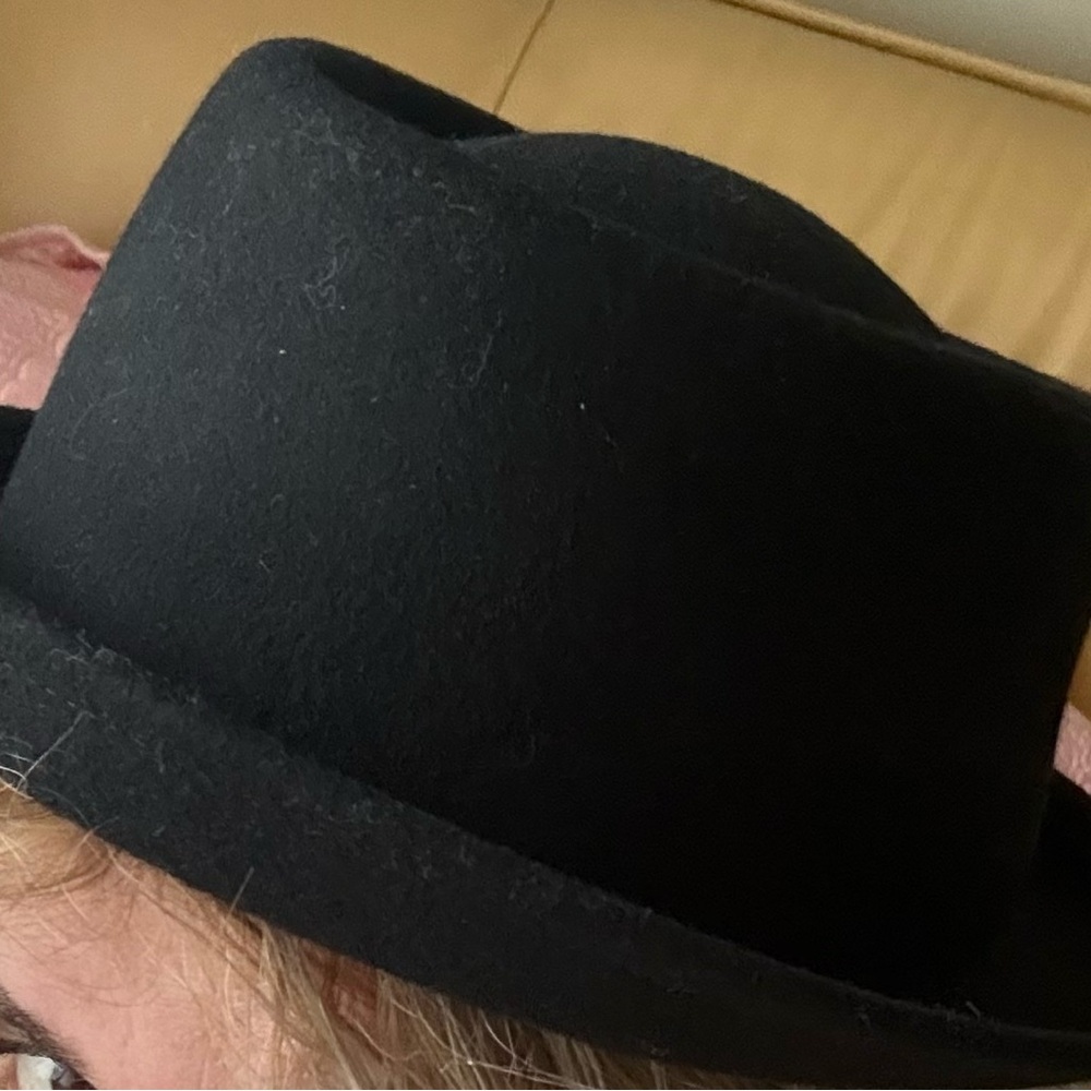Charm's hat - Picture 4 of 6